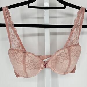 Marilyn Monroe Intimates Womens Sz 36C Sexy Bra Light Pink Lace